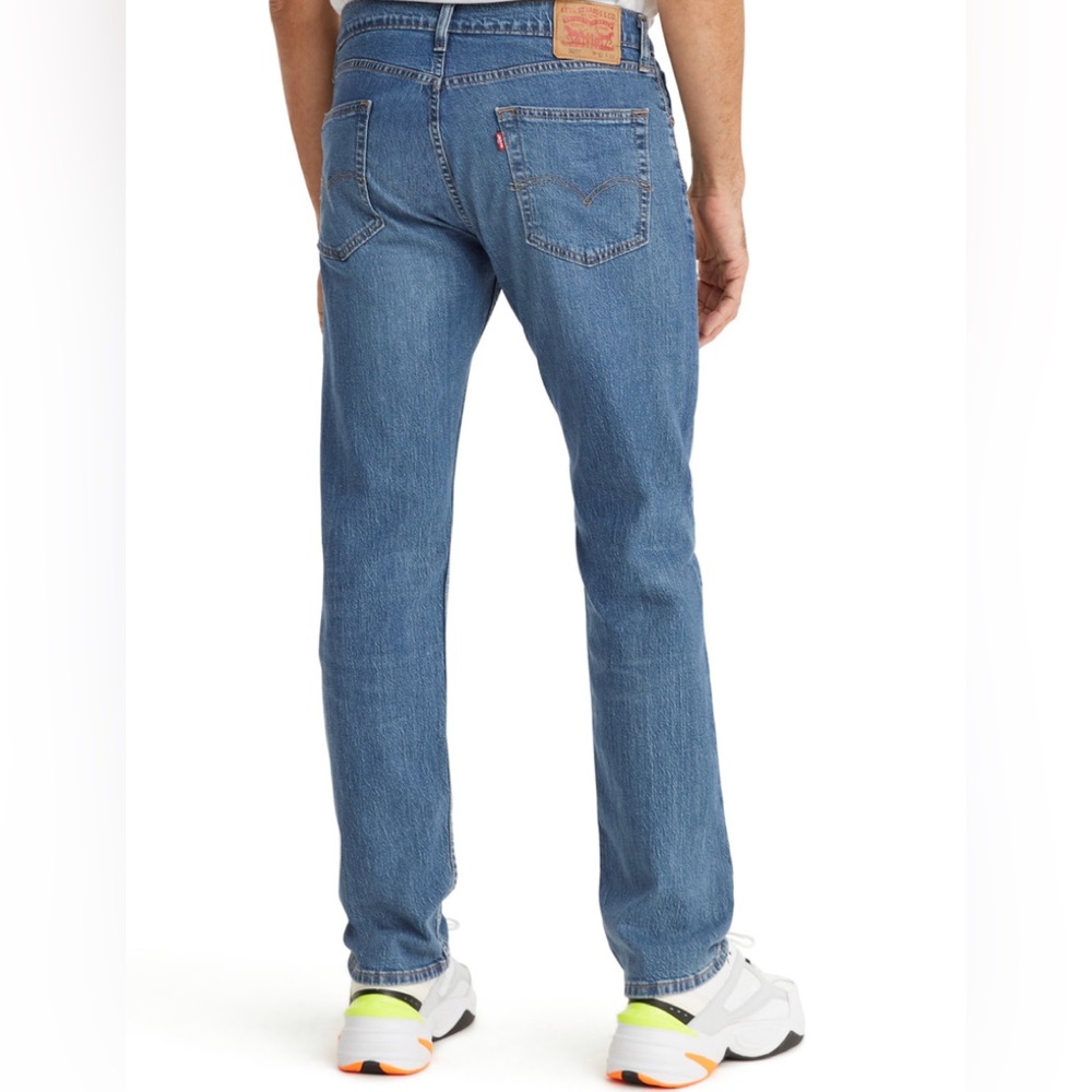 Levi's Men's 505 Regular Stretch Mid Rise Regular Fit Straight Leg Jeans.